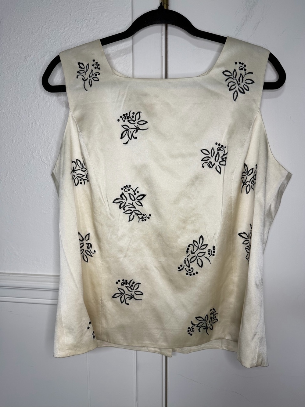 Talbots Cream Sleeveless Embroidered Floral Camisole size 16